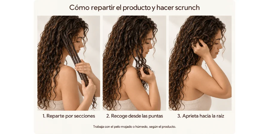 Aplicación del producto por secciones y técnica scrunch para definir los rizos.